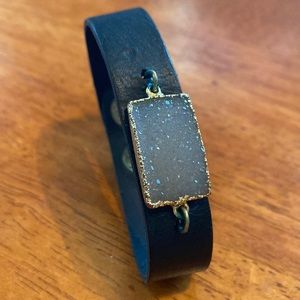 Geode and leather adjustable snap bracelet